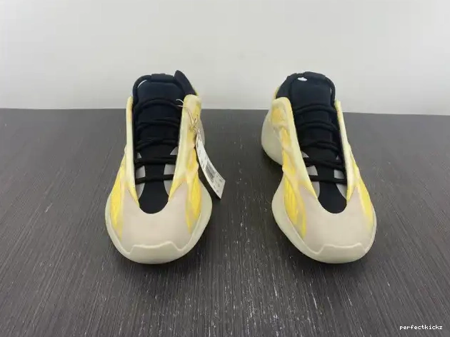 Safflower V3 700 HP5425 Mono Yeezy Adidas 0501
